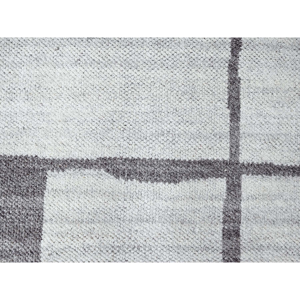 R84332%20009