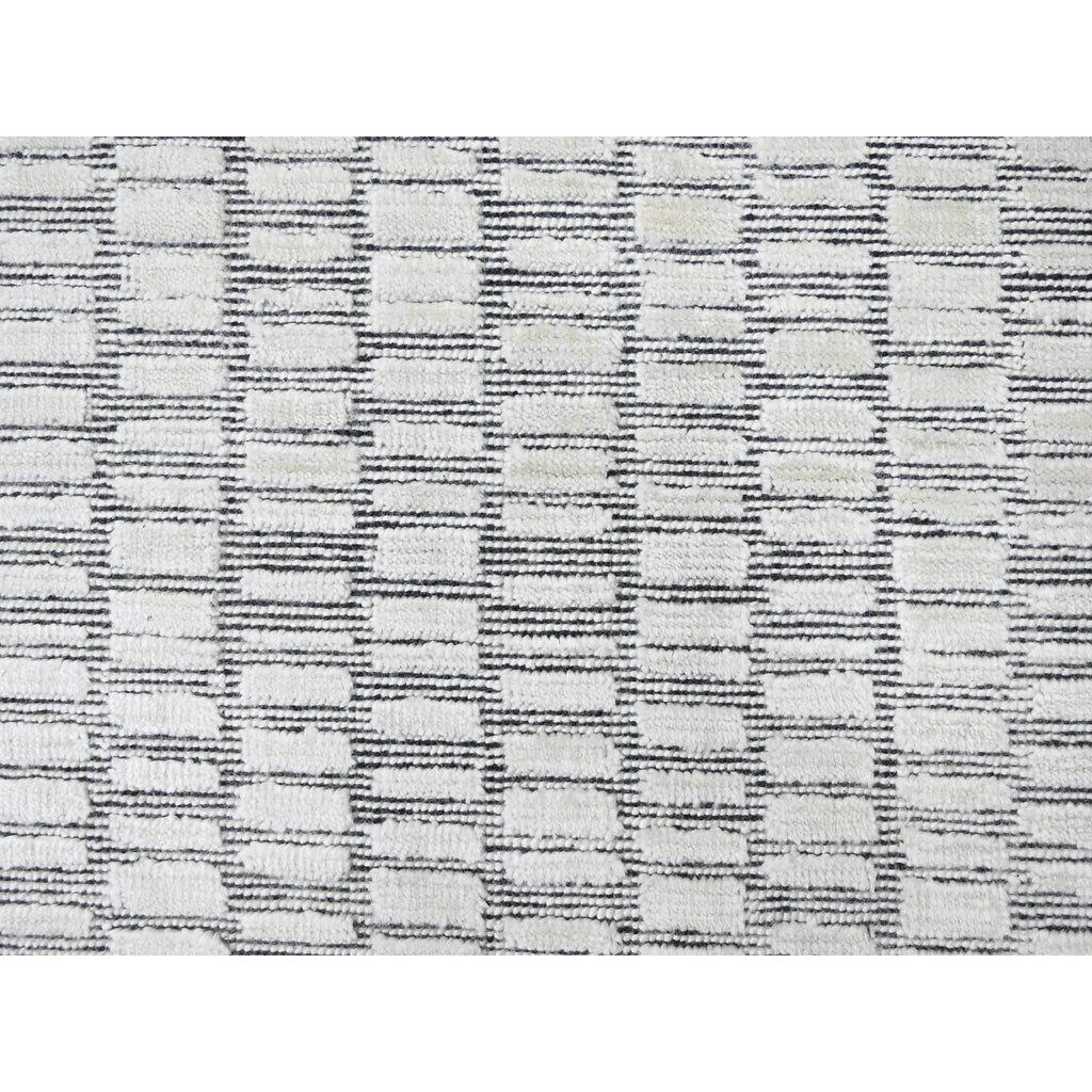 R84586%20009