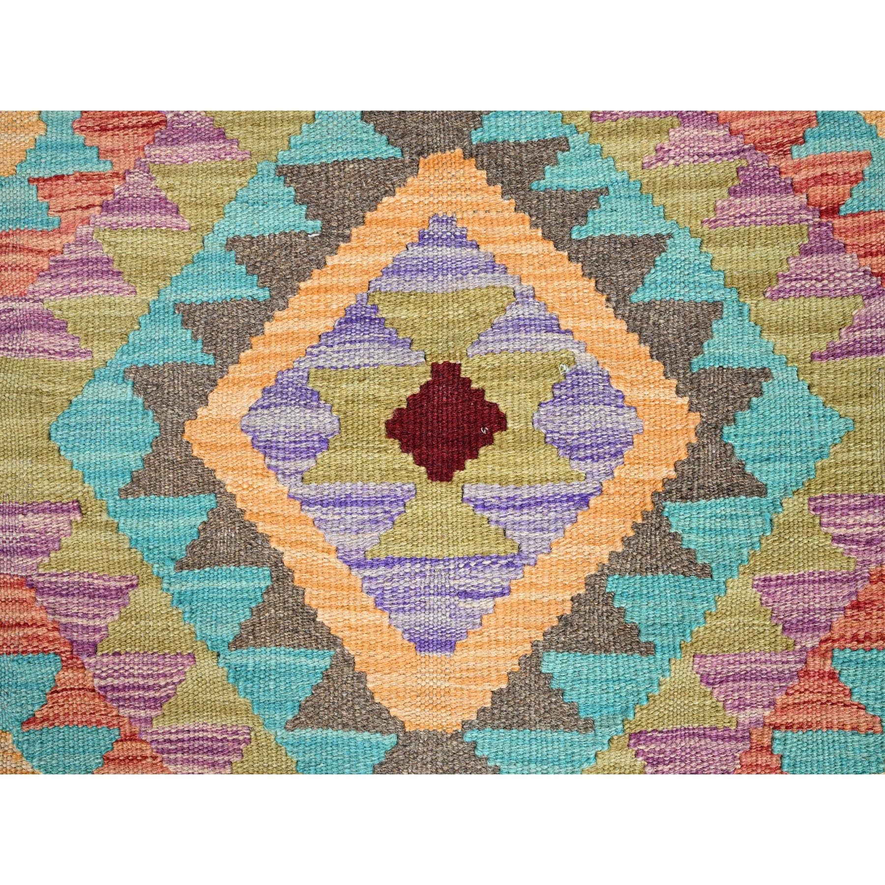 R85733%20002